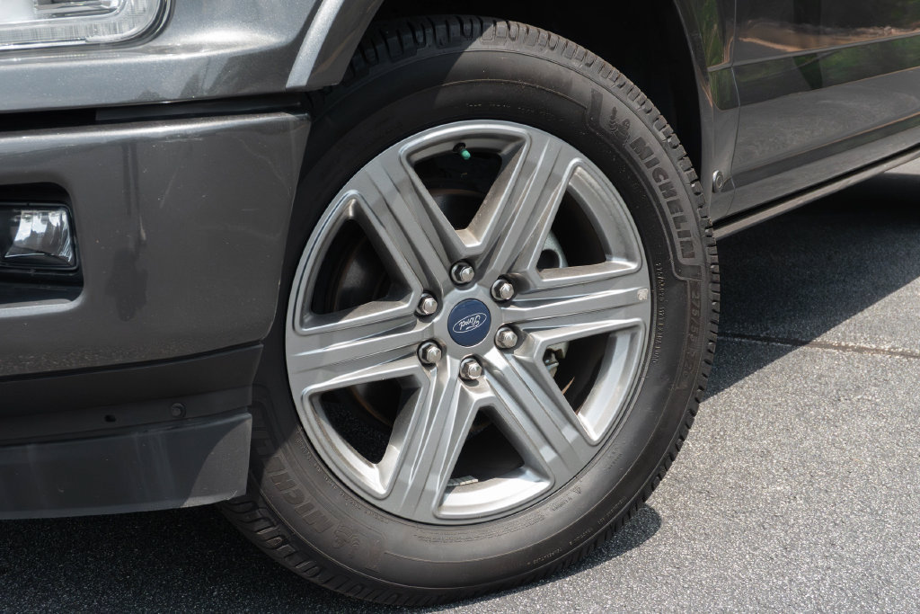Used 2019 Ford F150 Lariat AWD/4WD image 2
