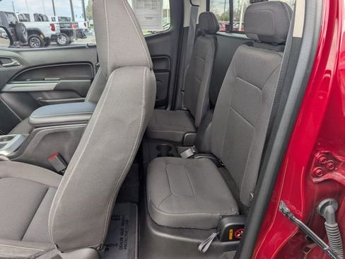 Used 2018 Chevrolet Colorado LT w/ LT Convenience Package image 11