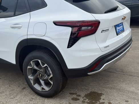 New 2026 Chevrolet Trax LT w/ Sunroof Package image 15