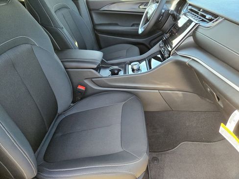 New 2025 Jeep Grand Cherokee Laredo X w/ Luxury Tech Group I image 14