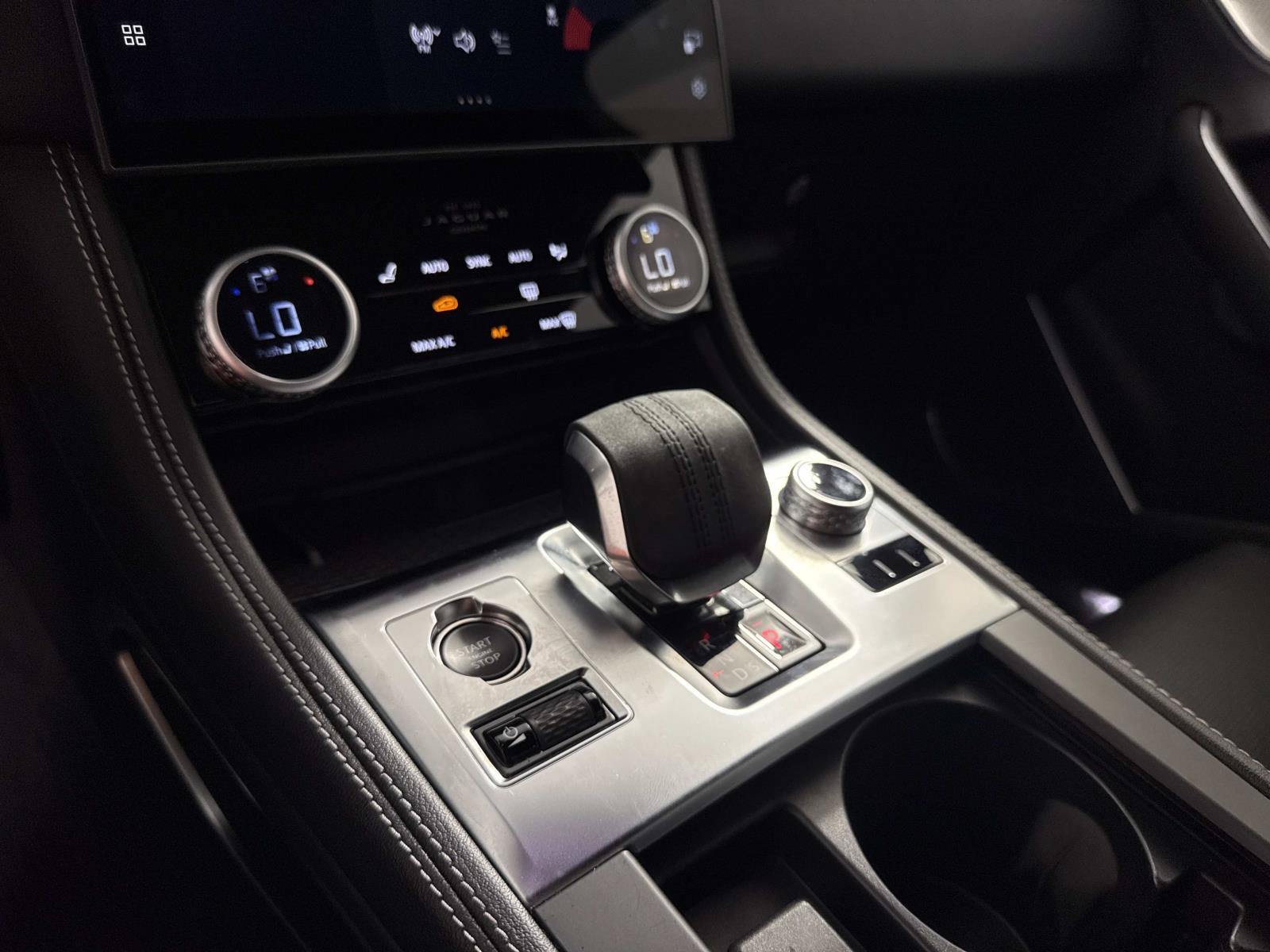 Certified 2025 Jaguar F-PACE R-Dynamic S AWD/4WD image 27