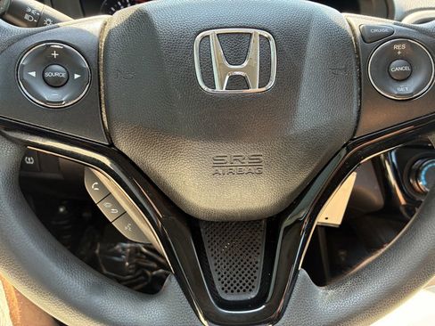 Used 2019 Honda HR-V LX image 9