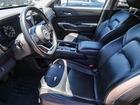 Used 2023 Nissan Pathfinder SL AWD/4WD image 5