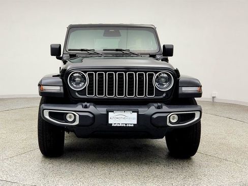 Used 2025 Jeep Wrangler Sahara image 2