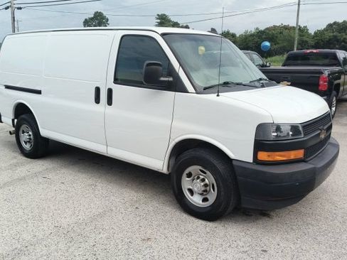 Used 2018 Chevrolet Express 2500 w/ Driver Convenience Package RWD image 7