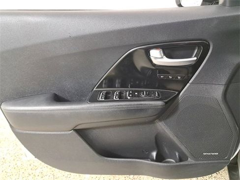 Used 2017 Kia Niro Touring w/ Advanced Technology Package image 22
