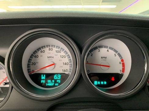 Used 2009 Dodge Challenger R/T RWD image 16