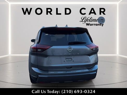Used 2025 Nissan Rogue SL w/ Tech Package image 6