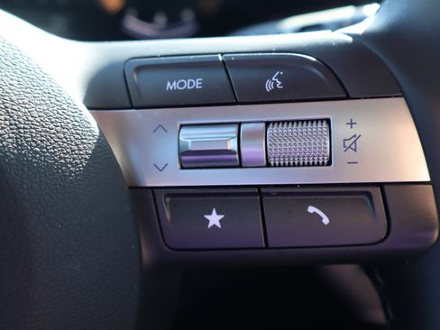 Used 2025 Hyundai Kona SEL image 16