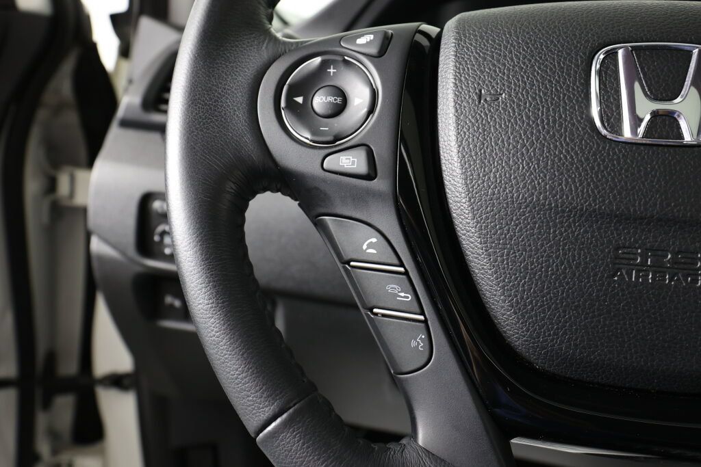Used 2017 Honda Pilot Touring image 33