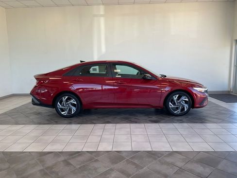 Used 2025 Hyundai Elantra Sport FWD image 4