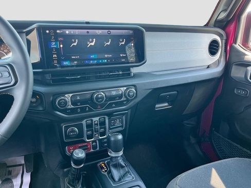 Used 2024 Jeep Gladiator Sport AWD/4WD image 21