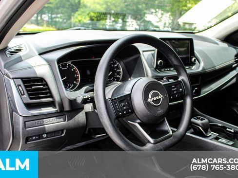 Used 2024 Nissan Rogue S FWD image 31