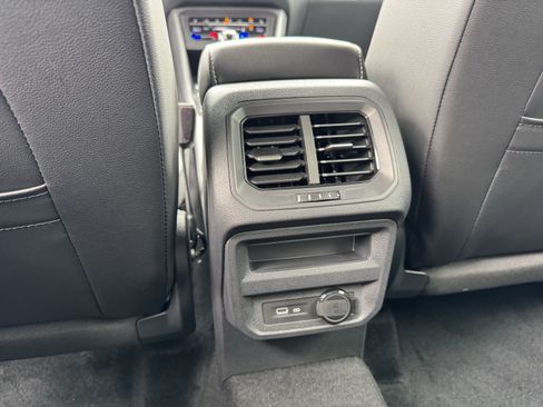 Certified 2024 Volkswagen Tiguan SE R-Line FWD image 32