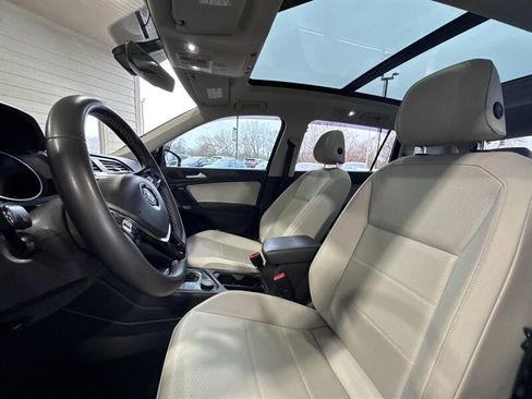 Used 2021 Volkswagen Tiguan SE w/ Panoramic Sunroof Package image 11