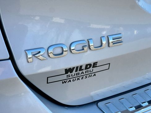 Used 2018 Nissan Rogue SV image 17