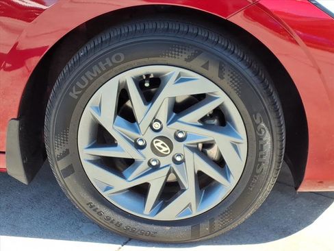 Used 2024 Hyundai Elantra SEL image 10