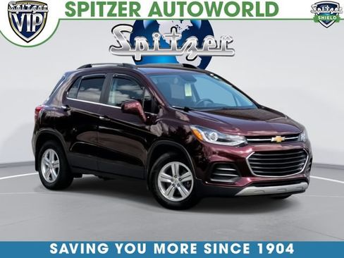 Used 2017 Chevrolet Trax LT w/ LT Convenience Package FWD image 1