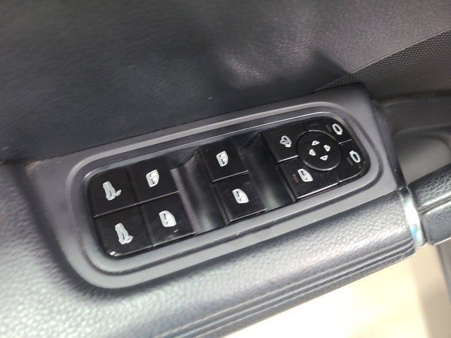 Used 2020 Porsche Cayenne AWD/4WD image 18