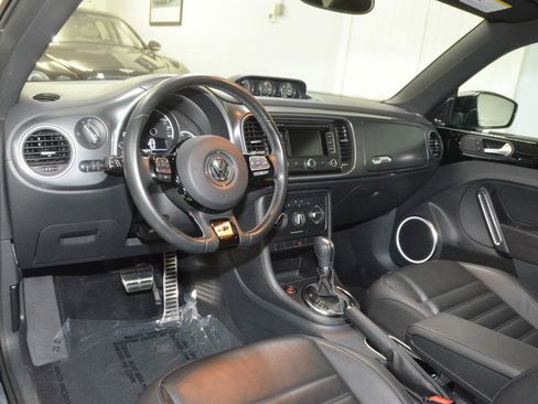 Used 2014 Volkswagen Beetle R-Line FWD image 19