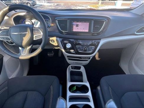 Used 2024 Chrysler Voyager LX image 15