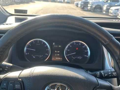 Used 2019 Toyota Highlander LE image 20