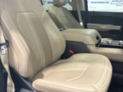 Used 2024 Ford Expedition Limited AWD/4WD image 43