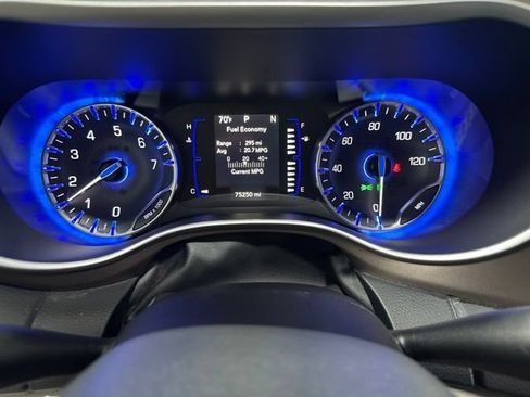 Used 2022 Chrysler Voyager LX FWD image 19