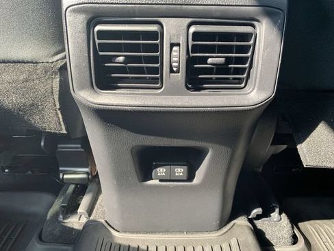 Used 2021 Toyota RAV4 XLE AWD/4WD image 31
