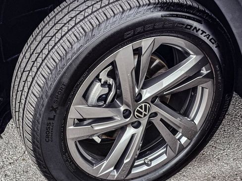 Used 2024 Volkswagen Atlas Cross Sport SEL R-Line AWD/4WD image 9