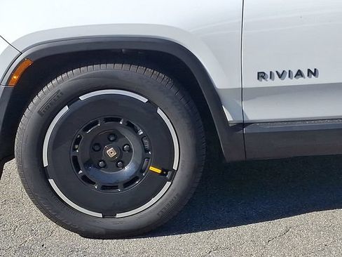 Used 2025 Rivian R1S Adventure AWD/4WD image 30