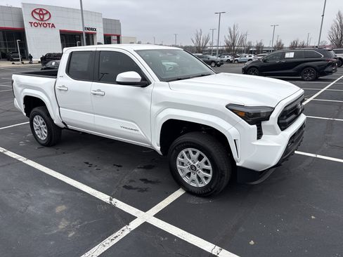 New 2026 Toyota Tacoma SR5 image 2