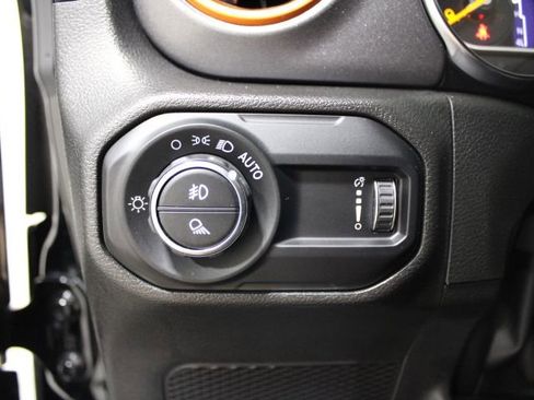 Used 2023 Jeep Gladiator Mojave w/ Cold Weather Group AWD/4WD image 38