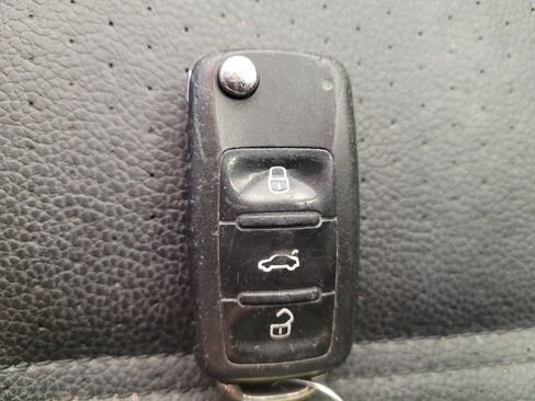 Used 2013 Volkswagen Jetta SE FWD image 32