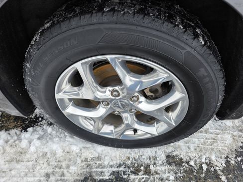 Used 2017 Chrysler Pacifica Limited image 19