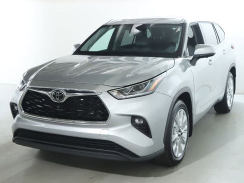 Used 2023 Toyota Highlander Limited image 1
