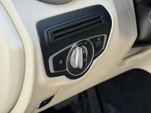 Used 2018 Mercedes-Benz GLC 300 w/ Premium Package image 28