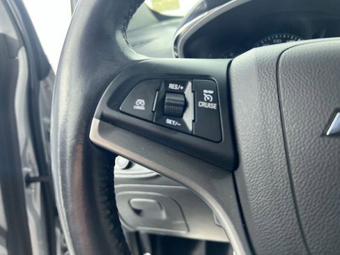 Used 2022 Chevrolet Trax LT w/ LT Convenience Package image 17