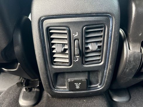 Used 2021 Jeep Grand Cherokee Laredo X AWD/4WD image 19