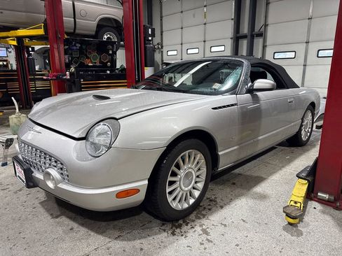Used 2004 Ford Thunderbird image 22