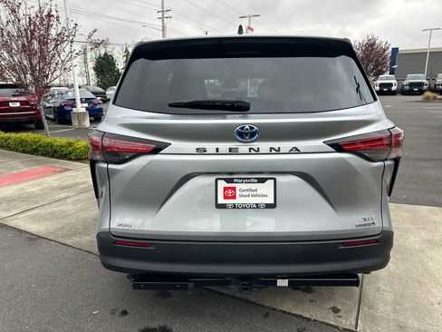 Used 2021 Toyota Sienna XLE image 4