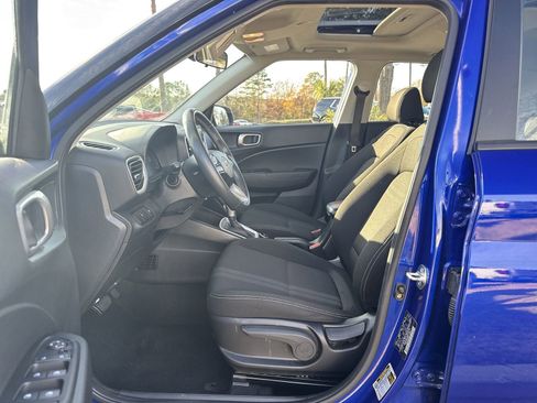 Used 2024 Hyundai Venue SEL image 16