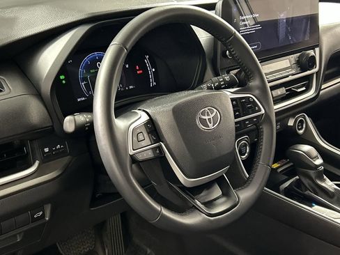 Used 2025 Toyota Grand Highlander AWD image 13