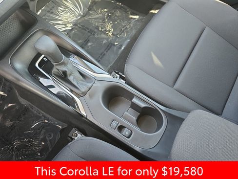 Used 2025 Toyota Corolla LE image 30