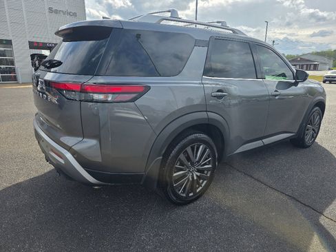 Used 2022 Nissan Pathfinder SL w/ SL Premium Package FWD image 3