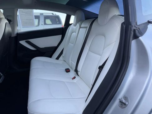 Used 2018 Tesla Model 3 Long Range image 15