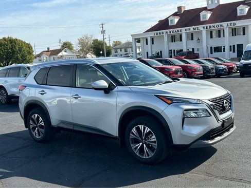 Used 2023 Nissan Rogue SV w/ SV Premium B Package image 3