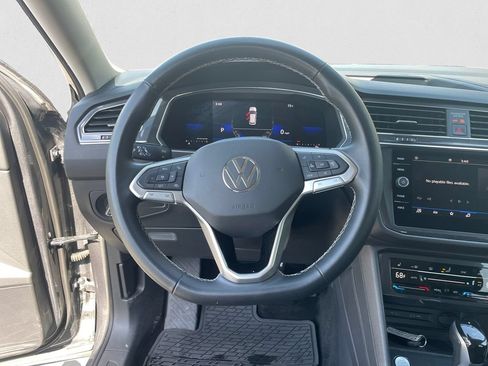 Certified 2023 Volkswagen Tiguan SE FWD image 12