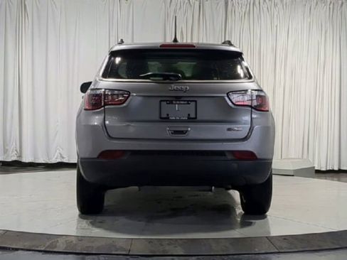 Used 2019 Jeep Compass Latitude image 9