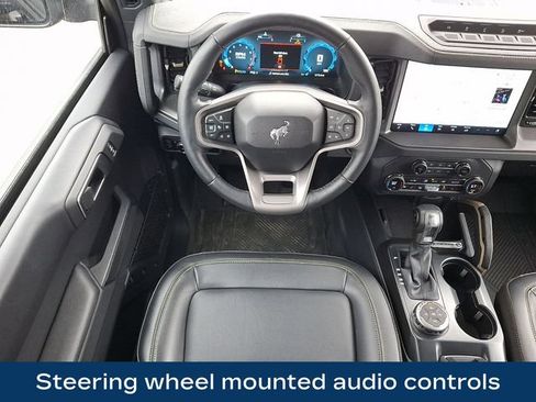 Used 2025 Ford Bronco Badlands AWD/4WD image 3